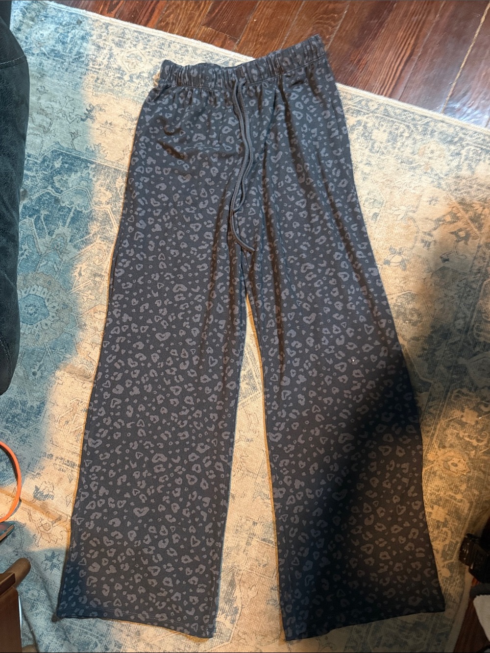 Olive & Oak Black and Gray Leopard Wide-Leg Lounge Pants